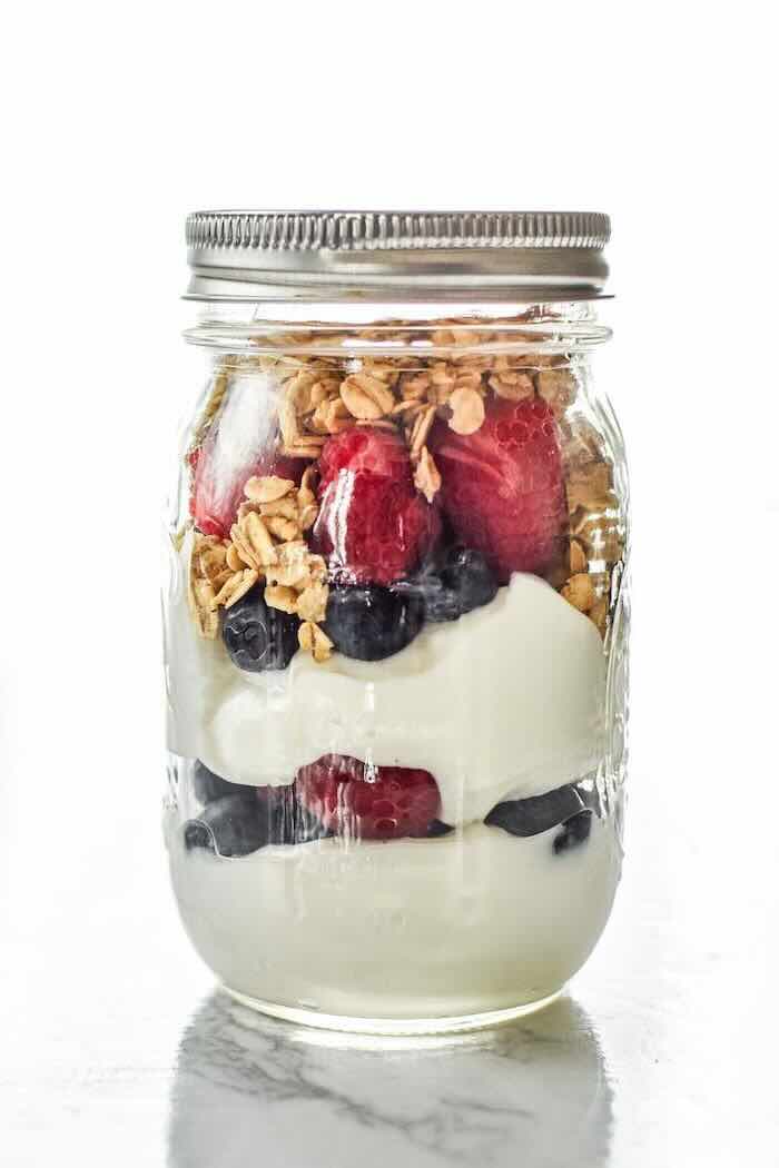 yoghurt-oatmeal-strawberries-blueberries-inside-a-mason-jar-healthy-lunches-for-work